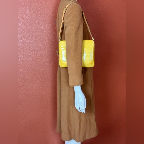 LOUIS VUITTON VERNIS THOMPSON STREET SHOULDER BAG BEIGE/YELLOW - Picture 7 of 16